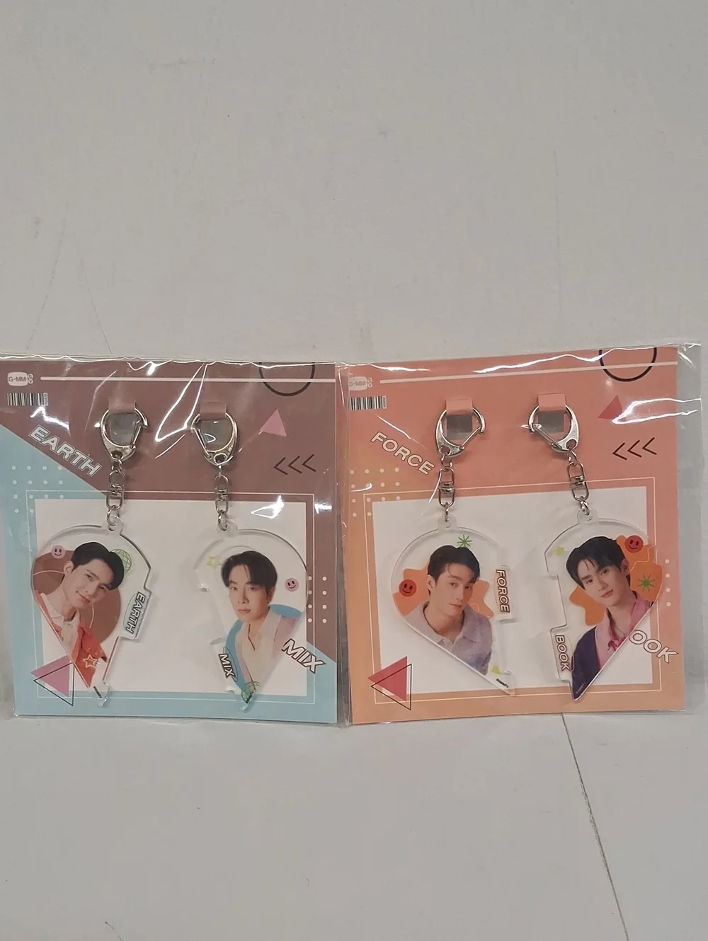NWT K-Pop Photo Heart Keychain Set -